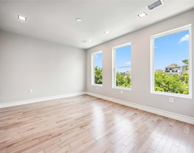 1111 W 21st Street - Photo Thumbnail 30