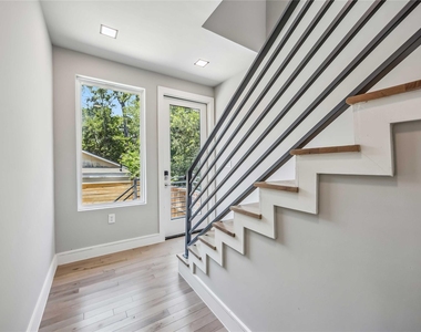 1111 W 21st Street - Photo Thumbnail 18