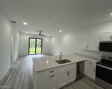 455 Bell Boulevard S - Photo Thumbnail 2