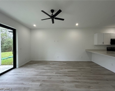 455 Bell Boulevard S - Photo Thumbnail 10
