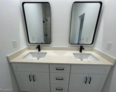 455 Bell Boulevard S - Photo Thumbnail 4