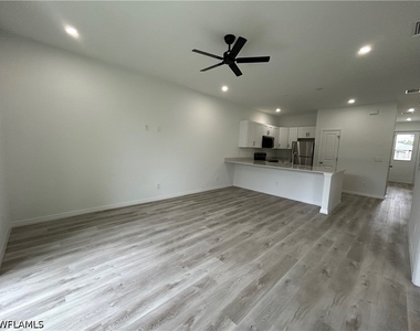 455 Bell Boulevard S - Photo Thumbnail 3