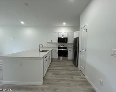 455 Bell Boulevard S - Photo Thumbnail 1
