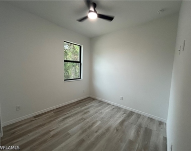 455 Bell Boulevard S - Photo Thumbnail 12