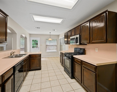 1631 Stonehaven Village Circle - Photo Thumbnail 8