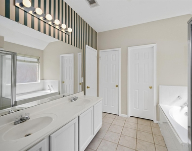 1631 Stonehaven Village Circle - Photo Thumbnail 5