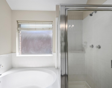 1631 Stonehaven Village Circle - Photo Thumbnail 6