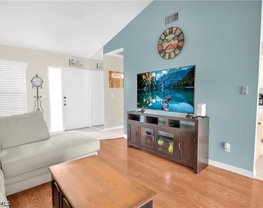 3749 Sw 1st Place - Photo Thumbnail 3