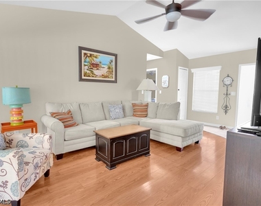 3749 Sw 1st Place - Photo Thumbnail 2