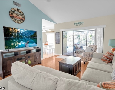 3749 Sw 1st Place - Photo Thumbnail 4