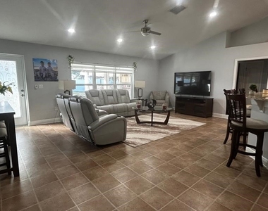 180 Sw Voltair Terrace - Photo Thumbnail 23