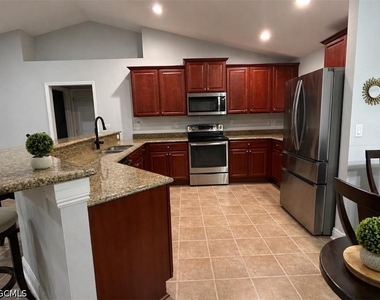 180 Sw Voltair Terrace - Photo Thumbnail 5
