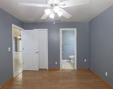 3818 Sw 7th Place - Photo Thumbnail 8