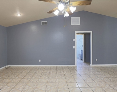 3818 Sw 7th Place - Photo Thumbnail 5