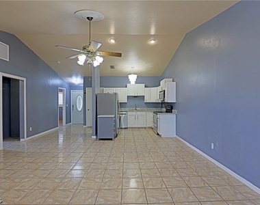 3818 Sw 7th Place - Photo Thumbnail 6