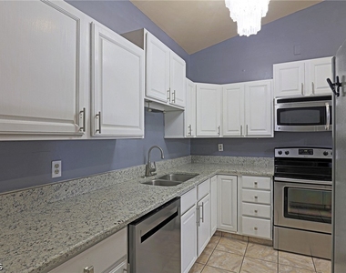 3818 Sw 7th Place - Photo Thumbnail 2