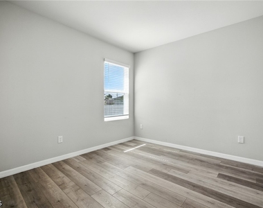 2465 Nw 9th Street - Photo Thumbnail 6