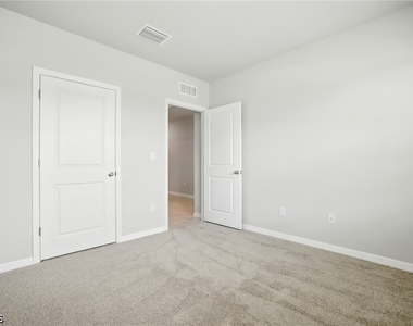 2465 Nw 9th Street - Photo Thumbnail 4