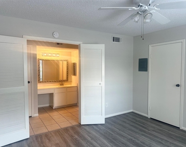 2120 El Paseo Street - Photo Thumbnail 16