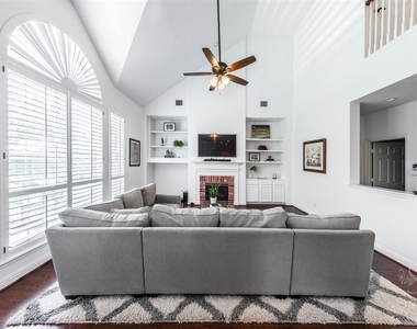 2211 Merrill Hills Circle - Photo Thumbnail 6