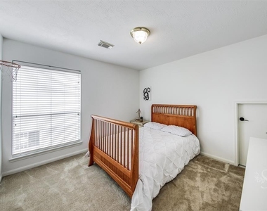 2211 Merrill Hills Circle - Photo Thumbnail 20