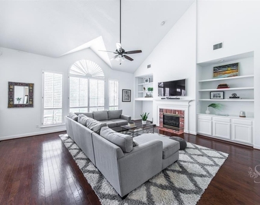 2211 Merrill Hills Circle - Photo Thumbnail 5
