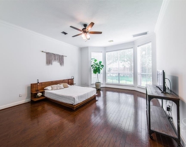 2211 Merrill Hills Circle - Photo Thumbnail 8