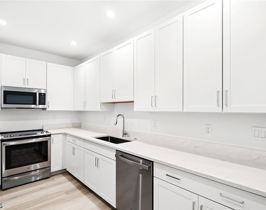 13104 Georges Cay Place - Photo Thumbnail 6
