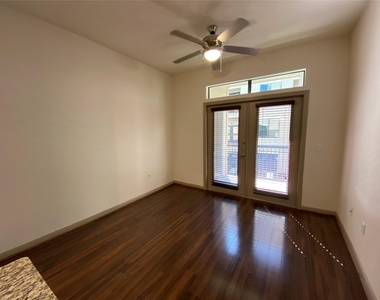 2700 Brazos Street - Photo Thumbnail 3