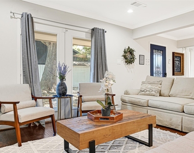 5534 Loch Lomond Drive - Photo Thumbnail 3