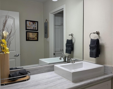 5534 Loch Lomond Drive - Photo Thumbnail 22