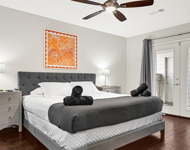 5534 Loch Lomond Drive - Photo Thumbnail 15
