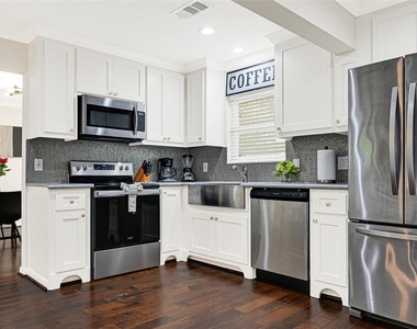 5534 Loch Lomond Drive - Photo Thumbnail 17