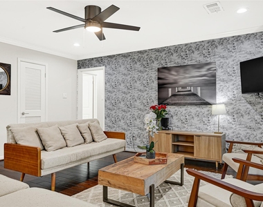 5534 Loch Lomond Drive - Photo Thumbnail 2