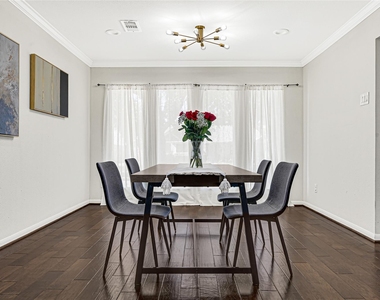 5534 Loch Lomond Drive - Photo Thumbnail 11