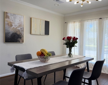5534 Loch Lomond Drive - Photo Thumbnail 10