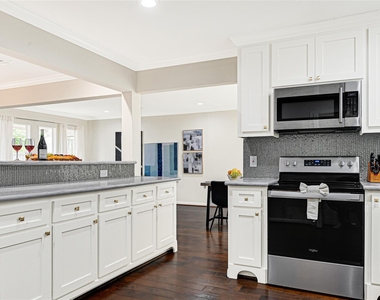 5534 Loch Lomond Drive - Photo Thumbnail 16