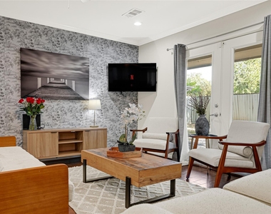 5534 Loch Lomond Drive - Photo Thumbnail 4
