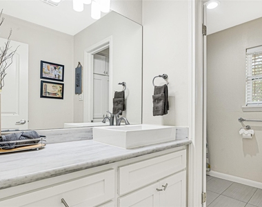 5534 Loch Lomond Drive - Photo Thumbnail 24