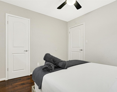 5534 Loch Lomond Drive - Photo Thumbnail 29