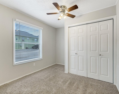 1522 Broadmoor Drive - Photo Thumbnail 7