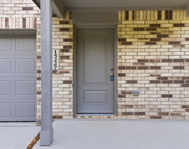 15227 Abella Drive - Photo Thumbnail 4