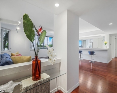 4041 Gulf Shore Boulevard N - Photo Thumbnail 2
