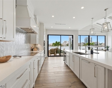 200 Bahia Point - Photo Thumbnail 12