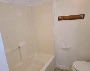 410 N Avenue D - Photo Thumbnail 10