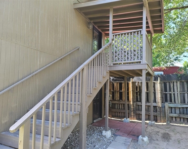 410 N Avenue D - Photo Thumbnail 1