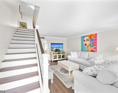 1222 Gordon Drive - Photo Thumbnail 4
