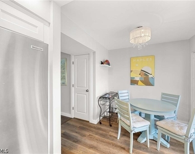 1222 Gordon Drive - Photo Thumbnail 8