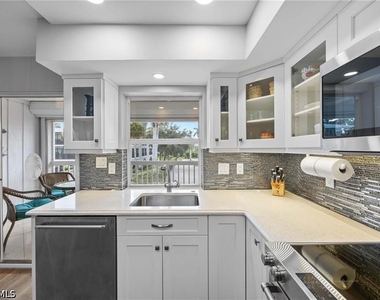 1222 Gordon Drive - Photo Thumbnail 10