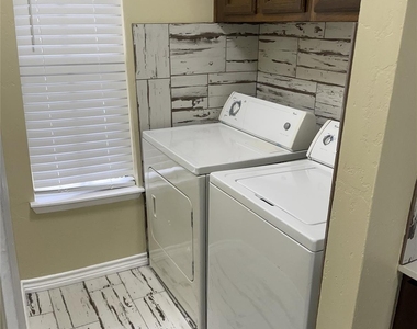 17331 Red Oak Drive - Photo Thumbnail 6